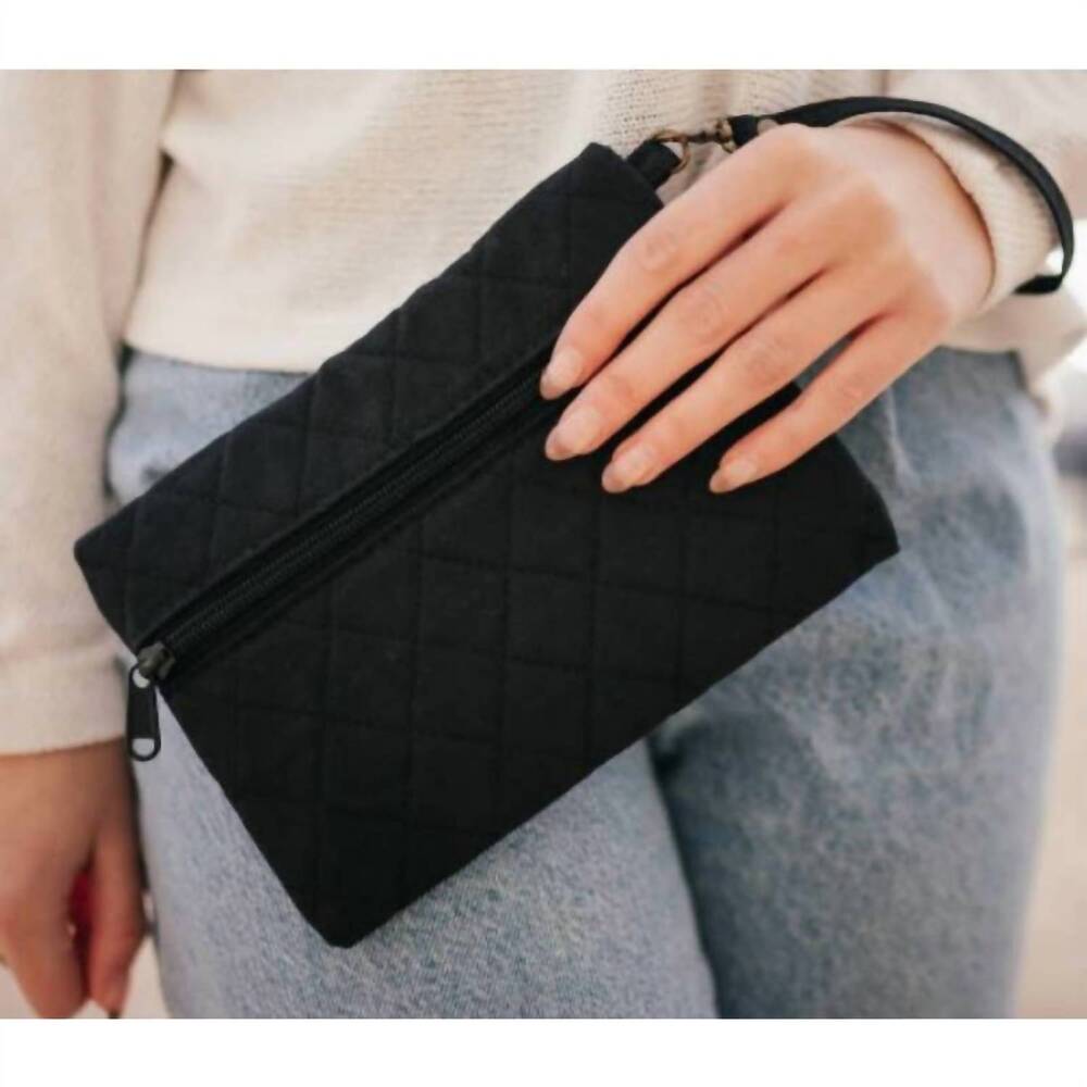 NEW PRETTY SIMPLE quilted wristlet clutch in black